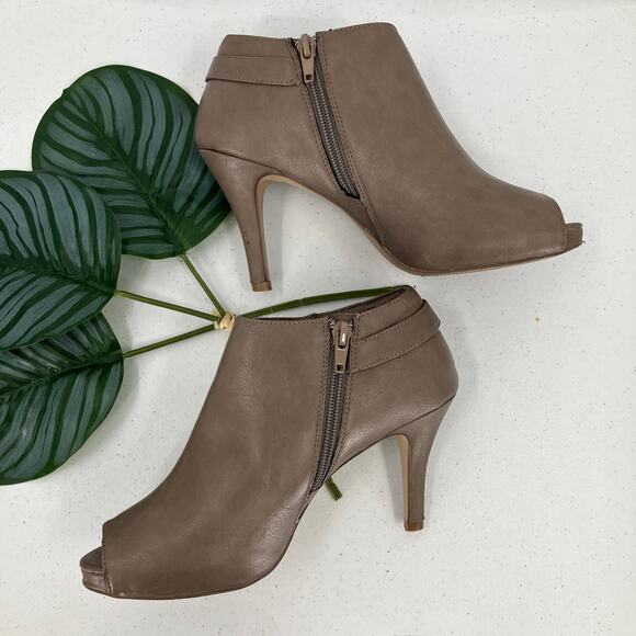 Madden Girl Gray Side Zip Buckle Peep Toe Stiletto Heel Ginny Ankle Bootie Shoes - Picture 4 of 12